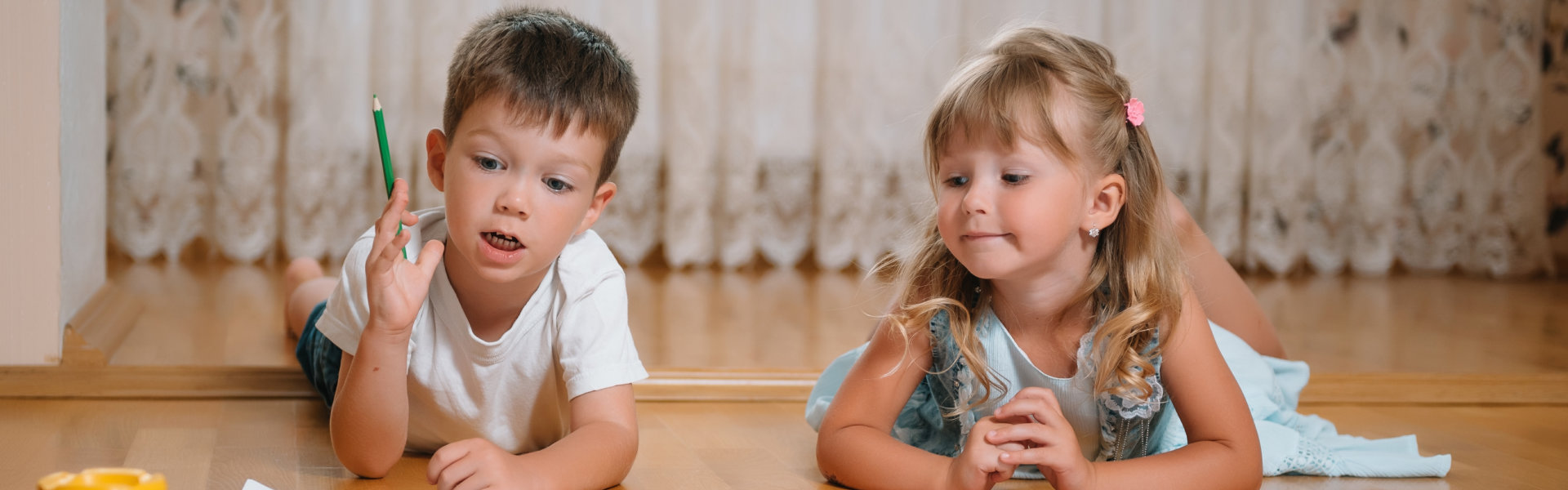 Kids drawing on floor on paper